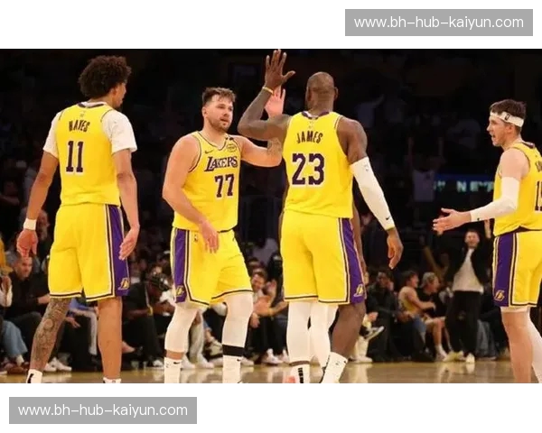 新旧王权的午夜交响:湖人vs雷霆,这是一场关乎尊严与时代的审判 新旧王权的午夜交响:湖人vs雷霆,这是一场关乎尊严与时代的审判